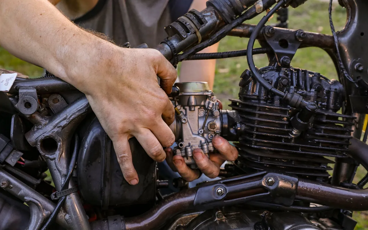 Entretien moteur moto : l'idée reçue sur les intervalles qui abîme votre mécanique