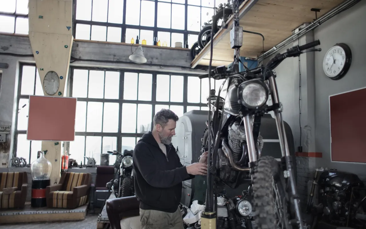 Entretien moteur moto : l'idée reçue sur les intervalles qui abîme votre mécanique