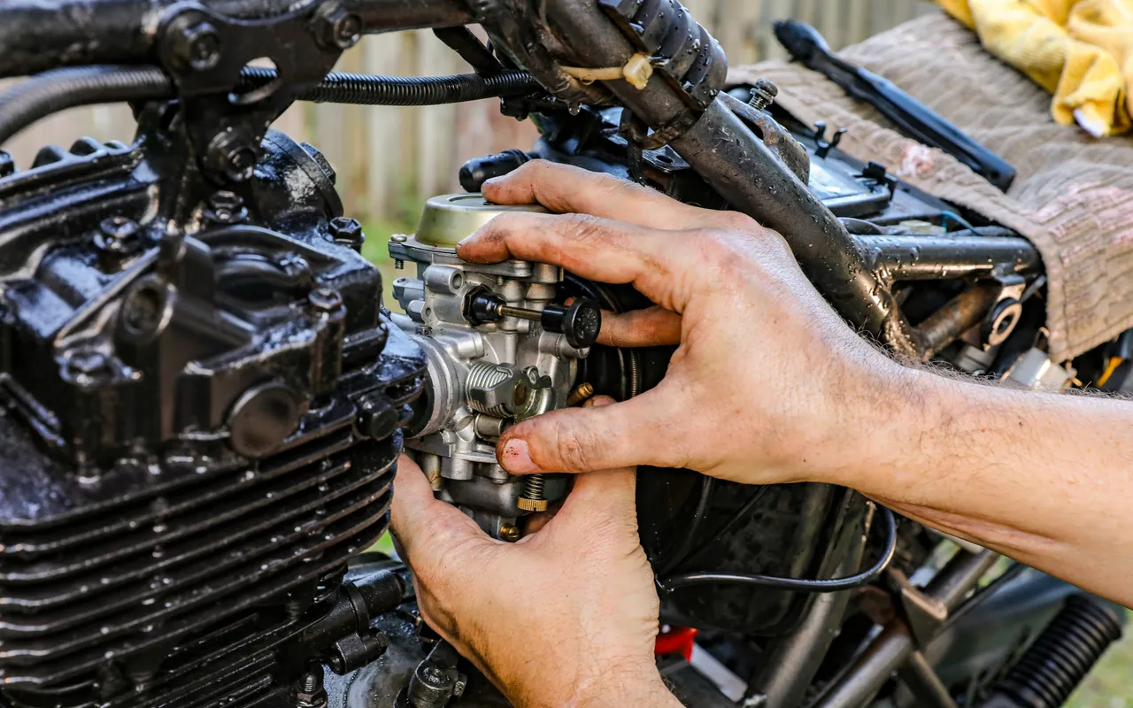 Entretien moteur moto : l'idée reçue sur les intervalles qui abîme votre mécanique