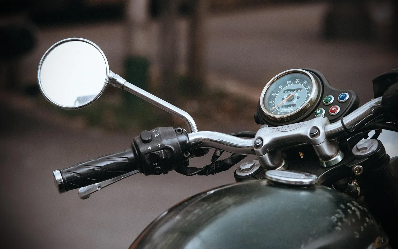 Rétroviseurs moto mal réglés : vous faites probablement fausse route