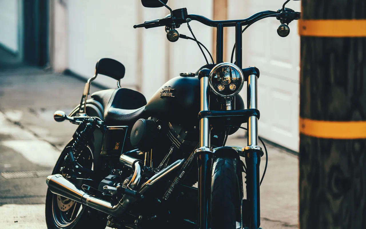 Suspension moto mal réglée : pourquoi votre moto tient moins bien la route que vous ne le croyez